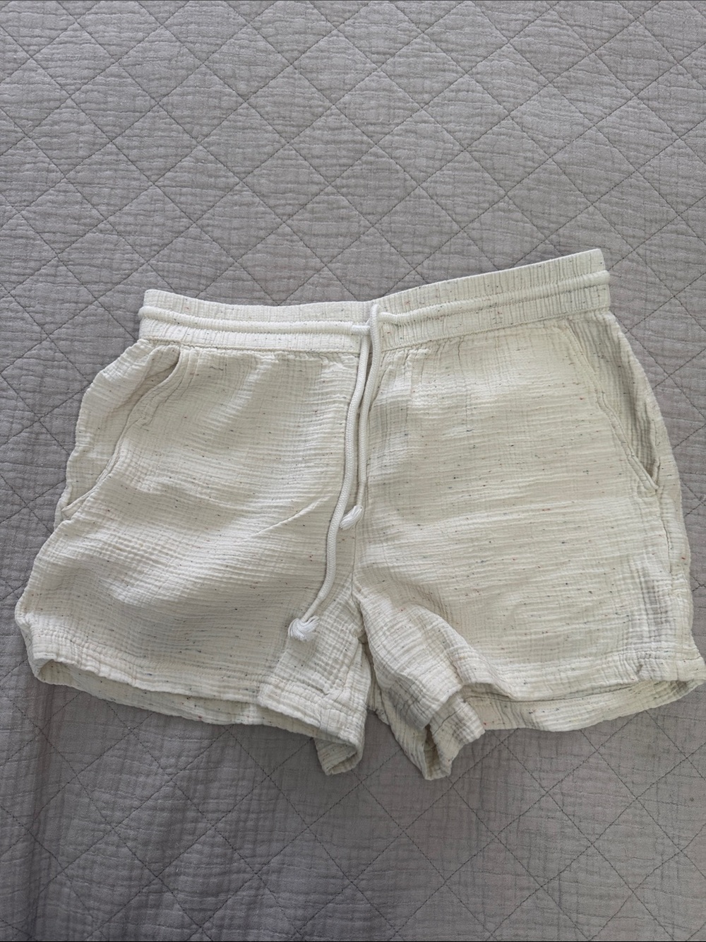 Lou & Grey Ivory Speckled Textured Drawstring Athletic Shorts